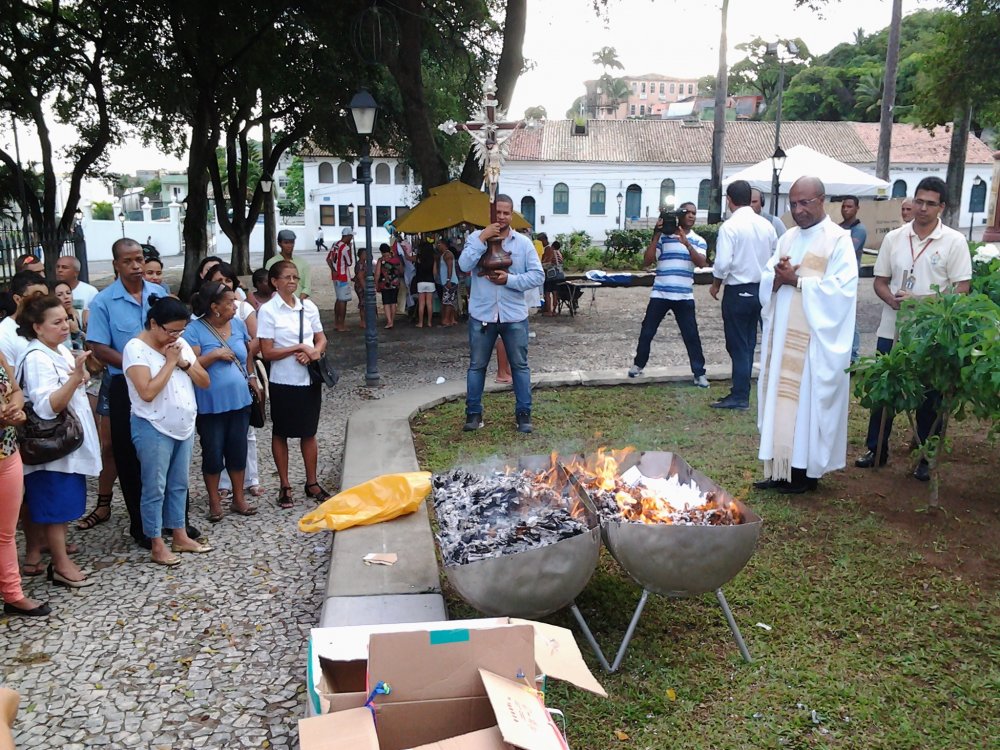 Queima das caixas coletoras dos pedidos