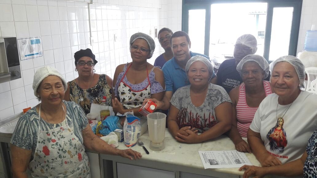 Curso de culinária no Centro Comunitário da Devoção