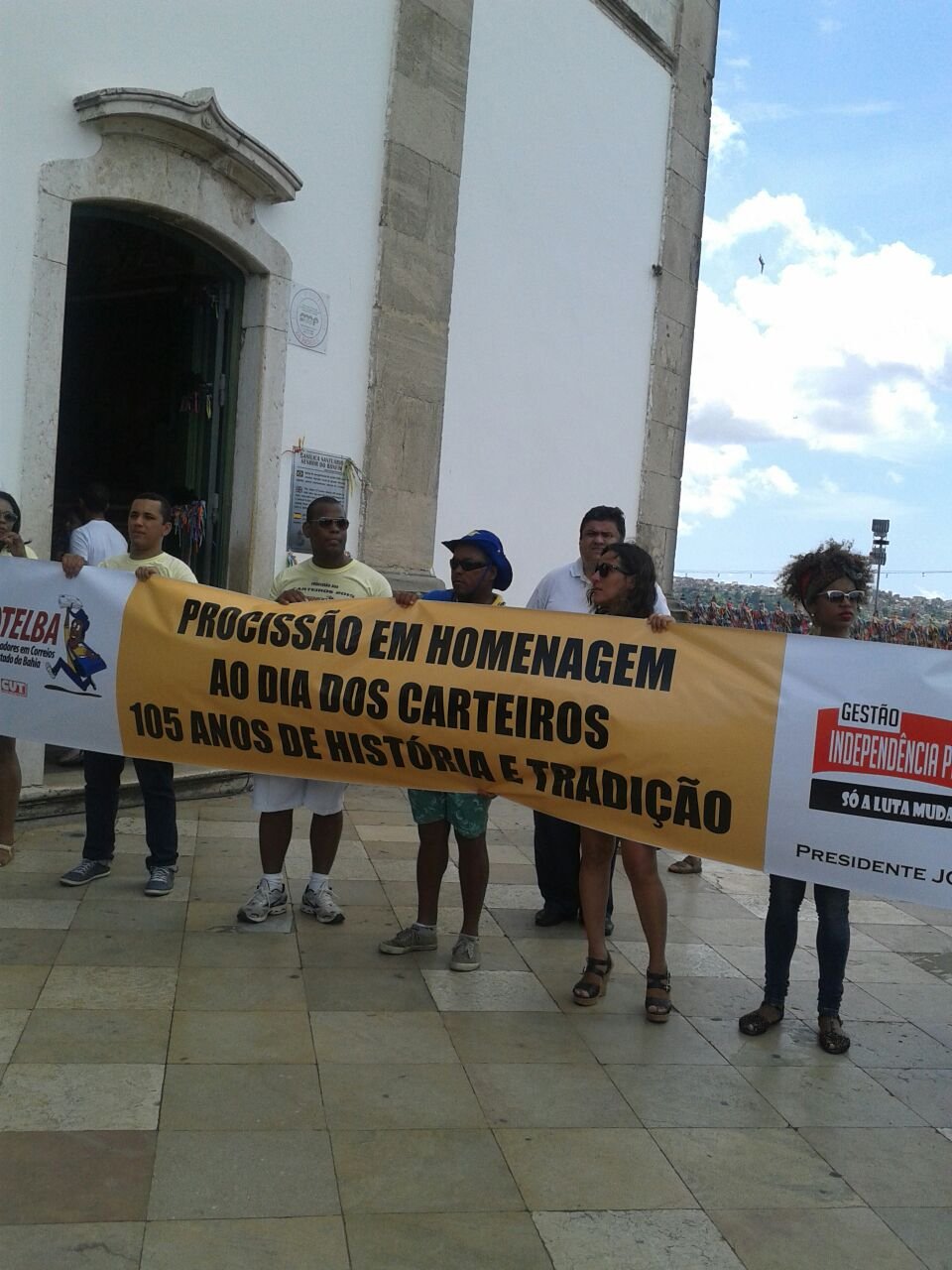 Procissão e missa em homenagem ao Dia dos Carteiros