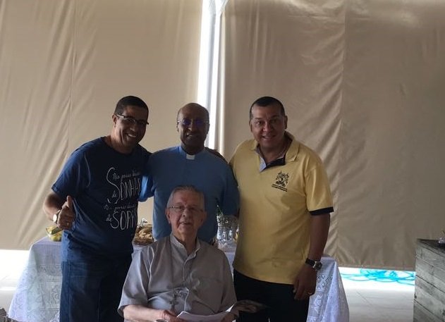 Visita de Dom Geraldo Majella Agnelo no Projeto Bom Samaritano