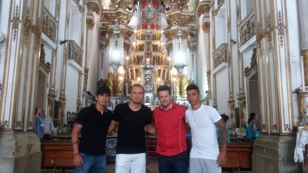 Visita dos jogadores e comissão técnica do Vitória