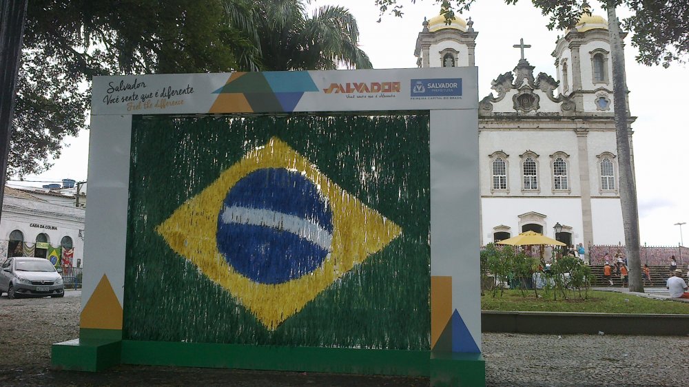 Bandeira do Brasil na praça do Bonfim