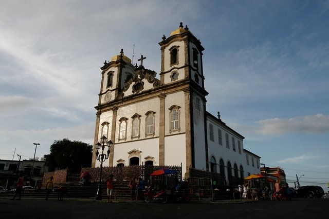 Baslica Santurio recebe peregrinao do Grupo Rainha da Paz do Cursilho
