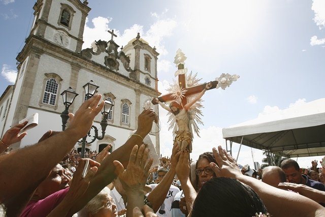 Baslica Santurio promove '24 horas de orao para o Senhor'